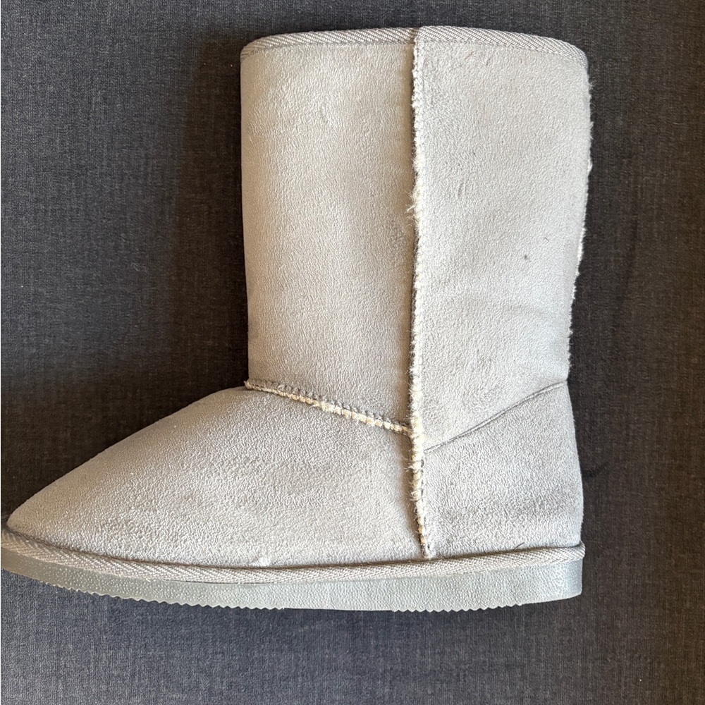 Cozy Grey Suede Kids Boots Brand New Size 6